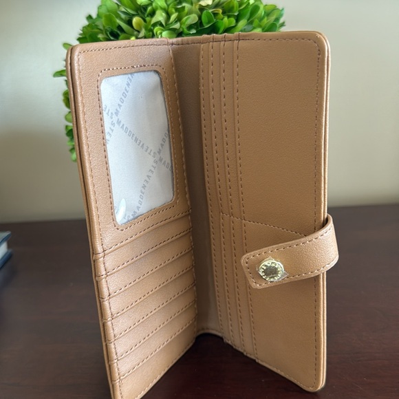 STEVE MADDEN TAN BIFOLD FLAP WITH GOLD ACCENTS WALLET 🌟NWOT🌟 - Picture 11 of 14